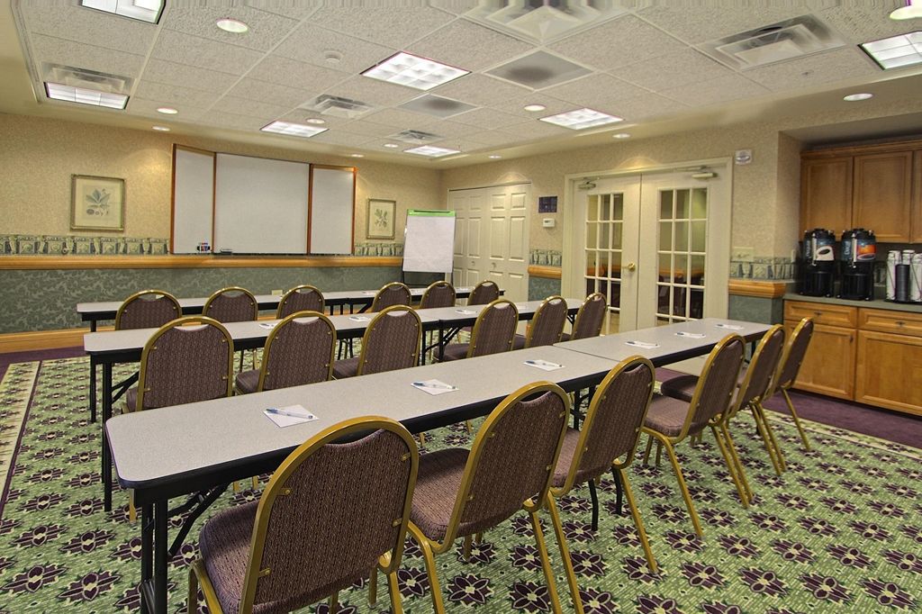 Homewood By Hilton Indianapolis Airport / Hotel 3*